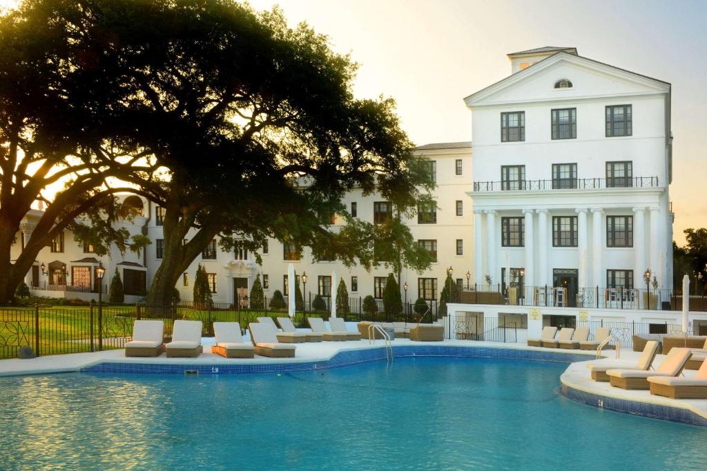 White House Hotel image