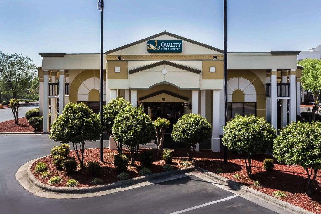 Quality Inn & Suites Mooresville - Lake Norman image