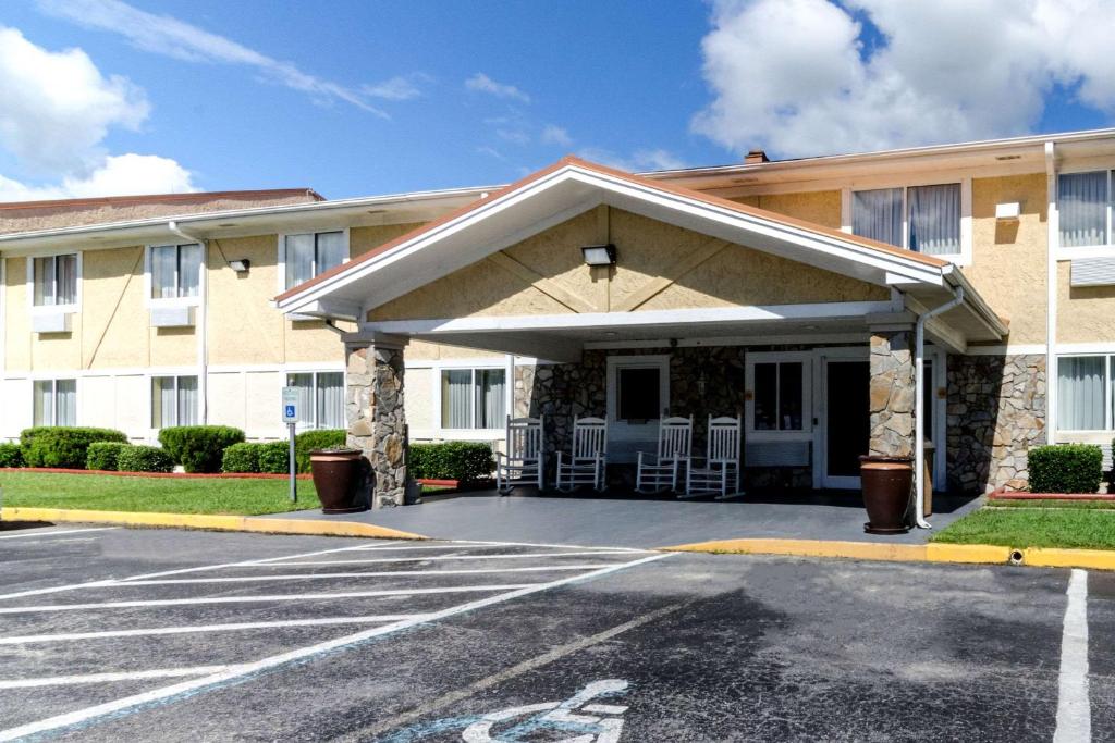 Rodeway Inn & Suites Jacksonville near Camp Lejeune image