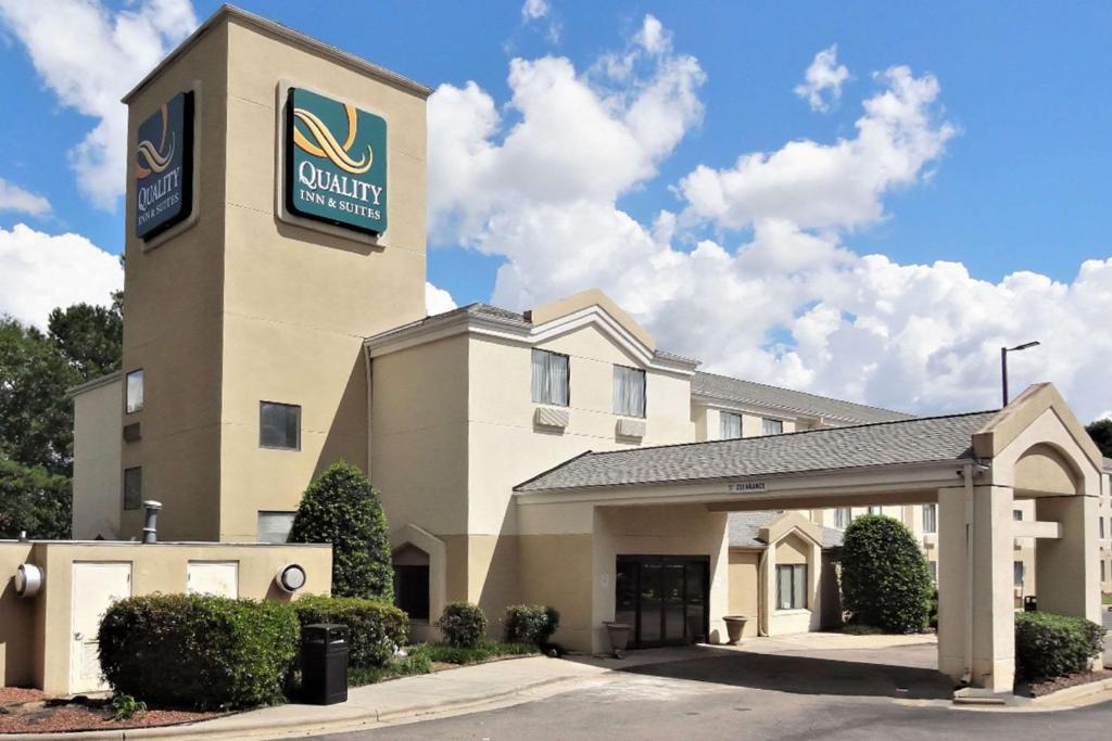 Quality Inn & Suites Raleigh North image