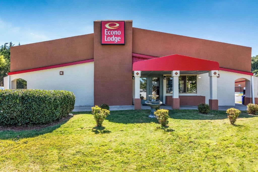 Econo Lodge image