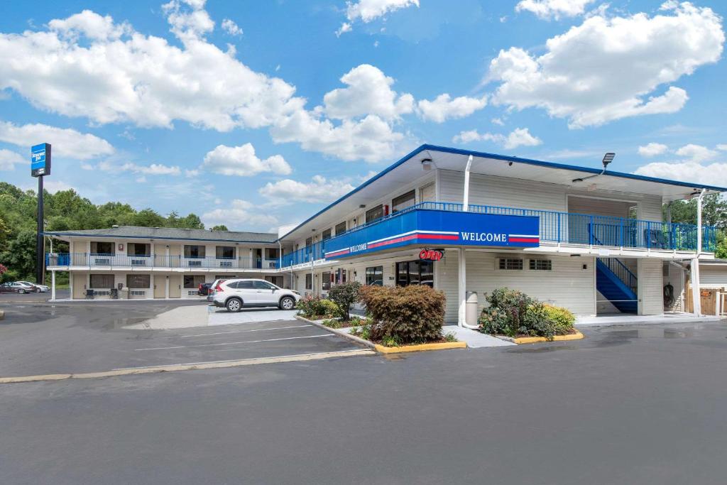 Rodeway Inn Winston Salem Route 52 image