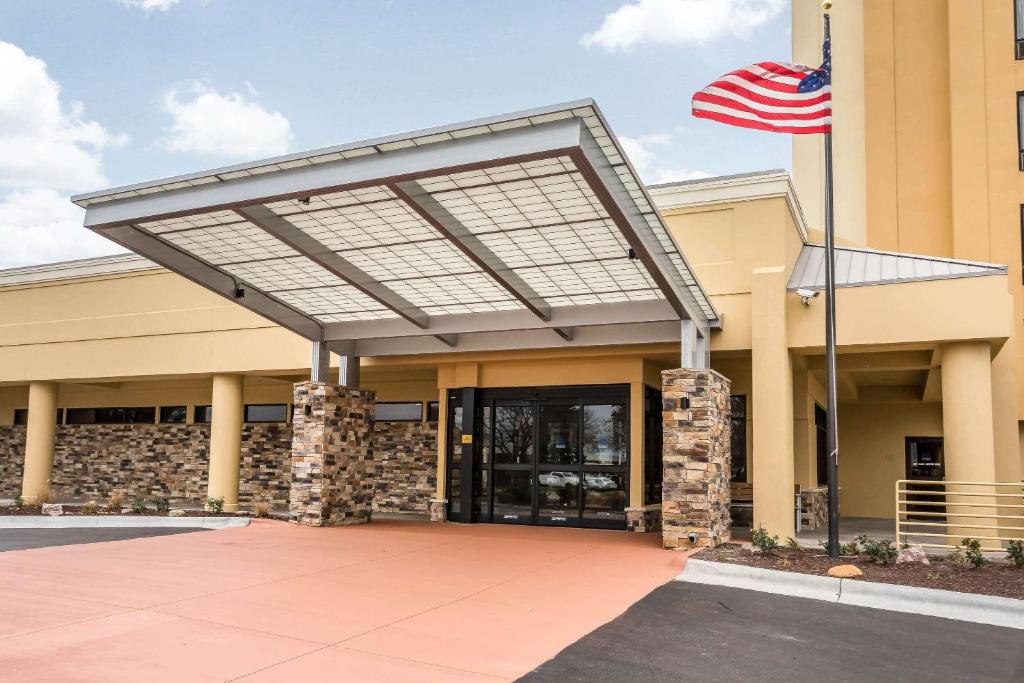 Comfort Inn SW Omaha I-80 image