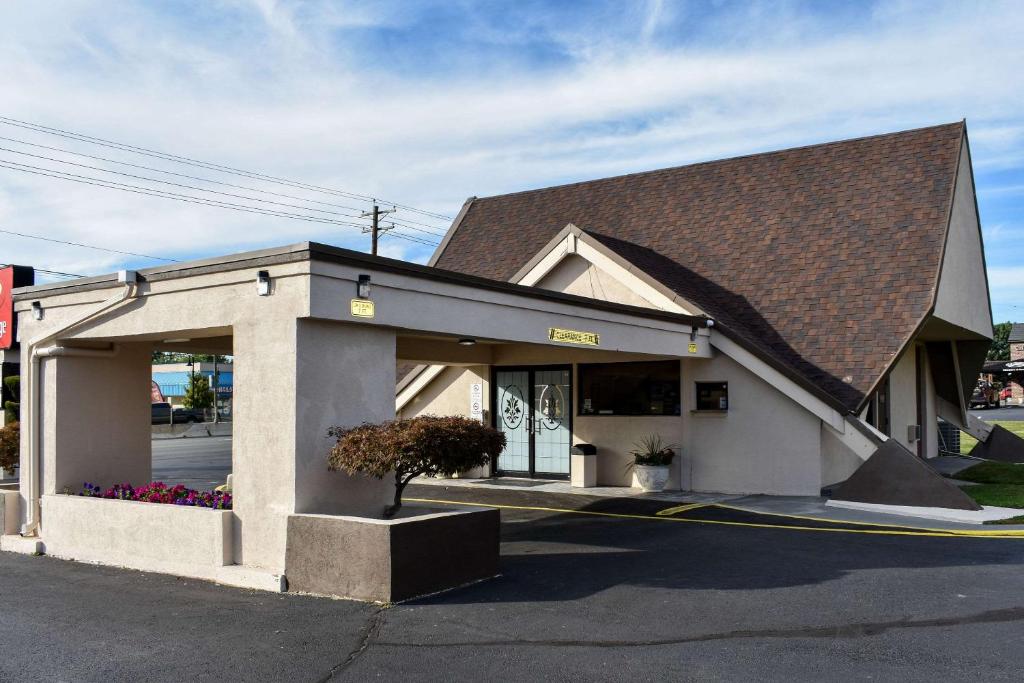 MHO Hotel Bordentown image