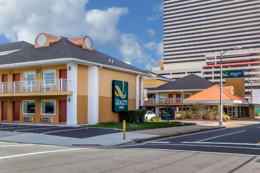 Quality Inn Flamingo image