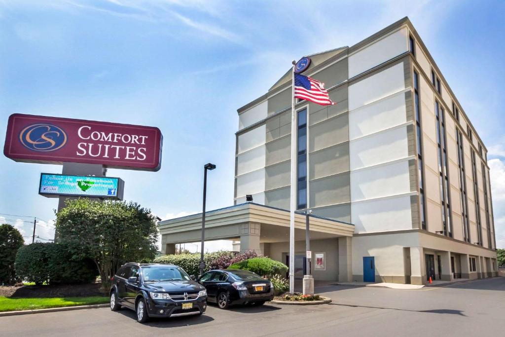 Comfort Suites at Woodbridge image