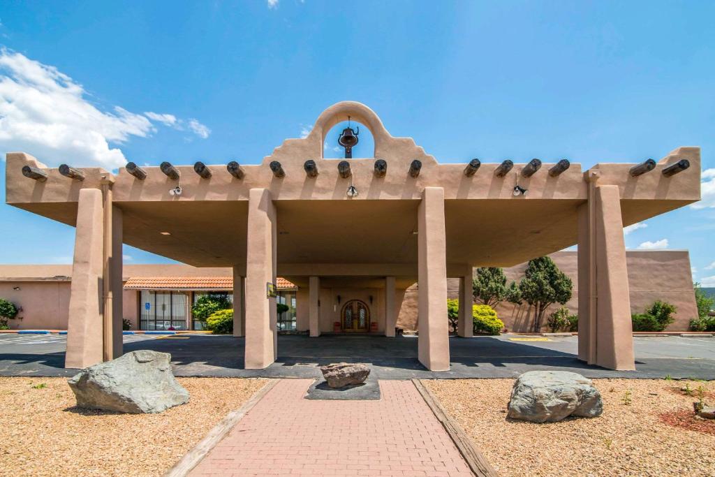 Quality Inn Taos image