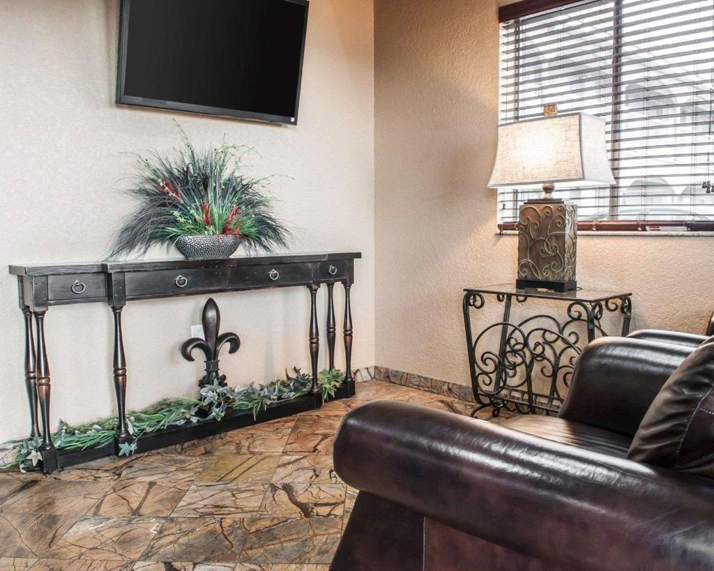 Suburban Studios Alamogordo photo 3