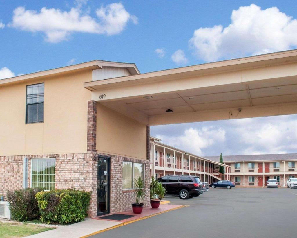 Econo Lodge Hobbs image