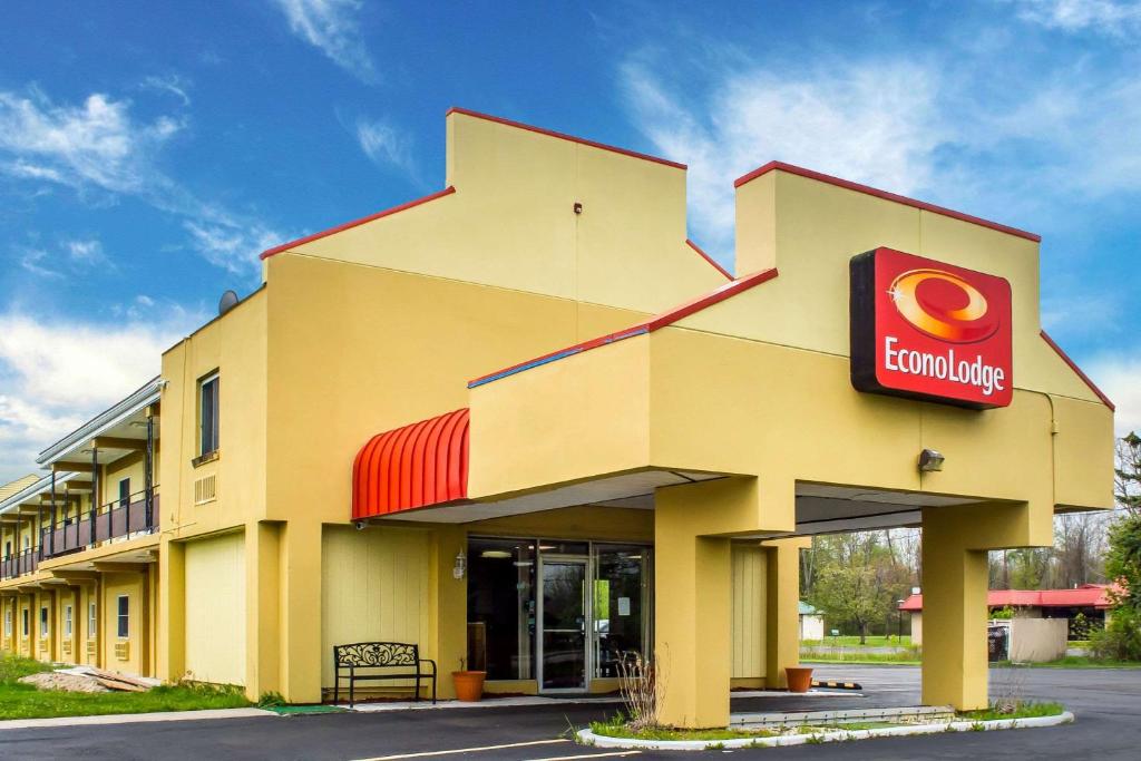 Econo Lodge Brockport image