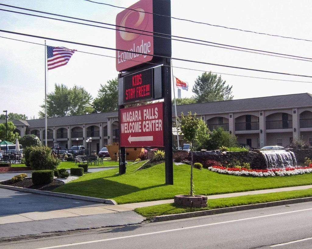 Econo Lodge at the Falls North photo 1