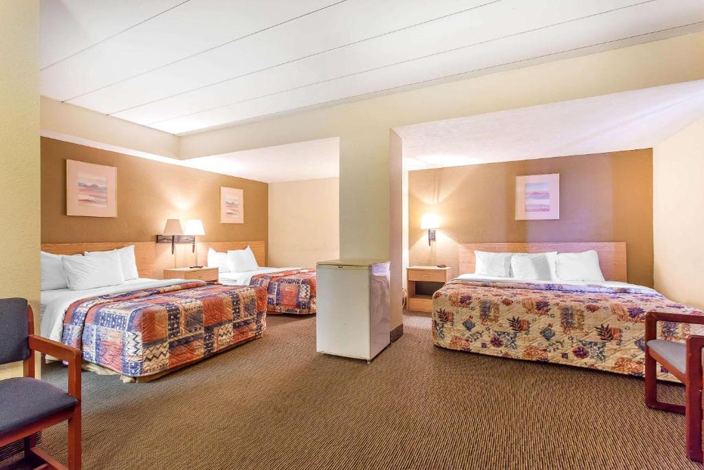 Rodeway Inn North photo 2