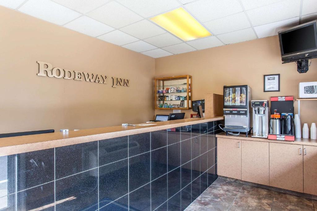Rodeway Inn North photo 4