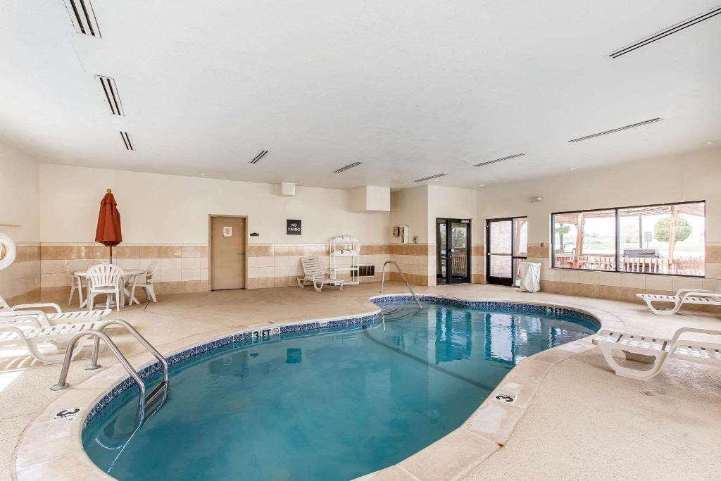 Comfort Suites Lawton Near Fort Sill photo 1