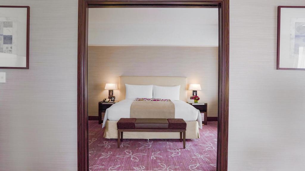Двухместный (Представительский люкс для некурящих), Diamond Hotel Philippines