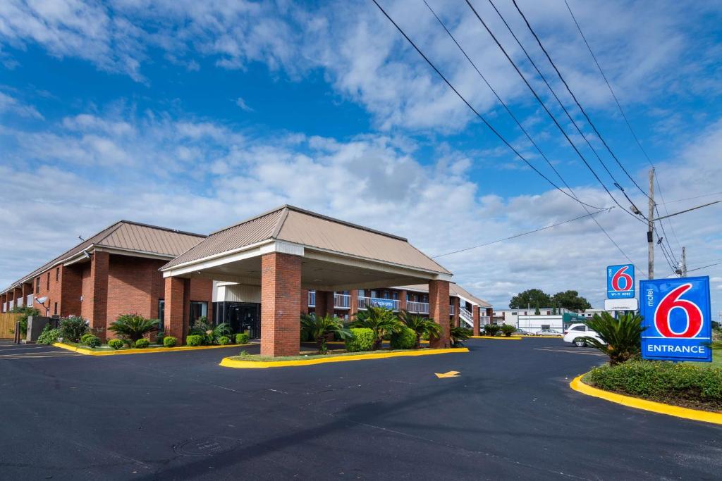 Motel 6 Montgomery, AL - Coliseum image