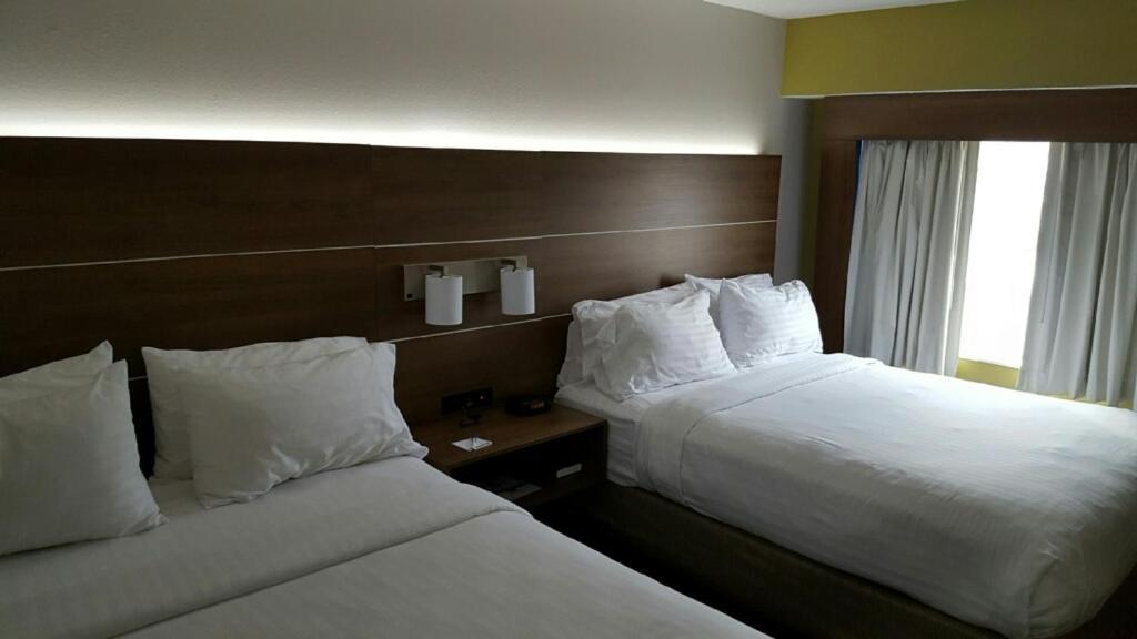 Holiday Inn Express Mount Pleasant- Scottdale, an IHG Hotel photo 4