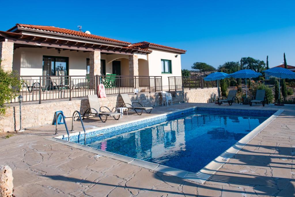 Adonis Villa photo 1