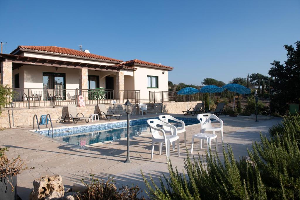 Adonis Villa photo 3