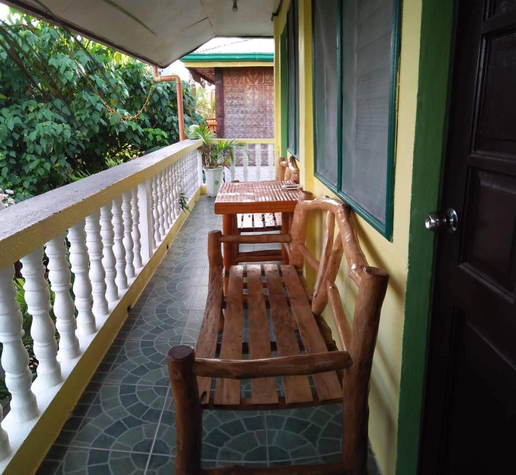 Guanna s Place - Tap to explore photos