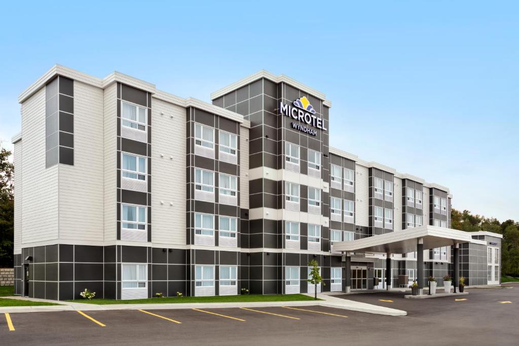 Microtel Inn & Suites by Wyndham Val-d Or photo 2