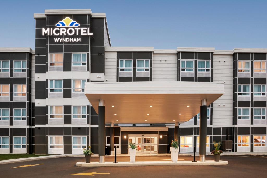 Microtel Inn & Suites by Wyndham Val-d Or photo 1