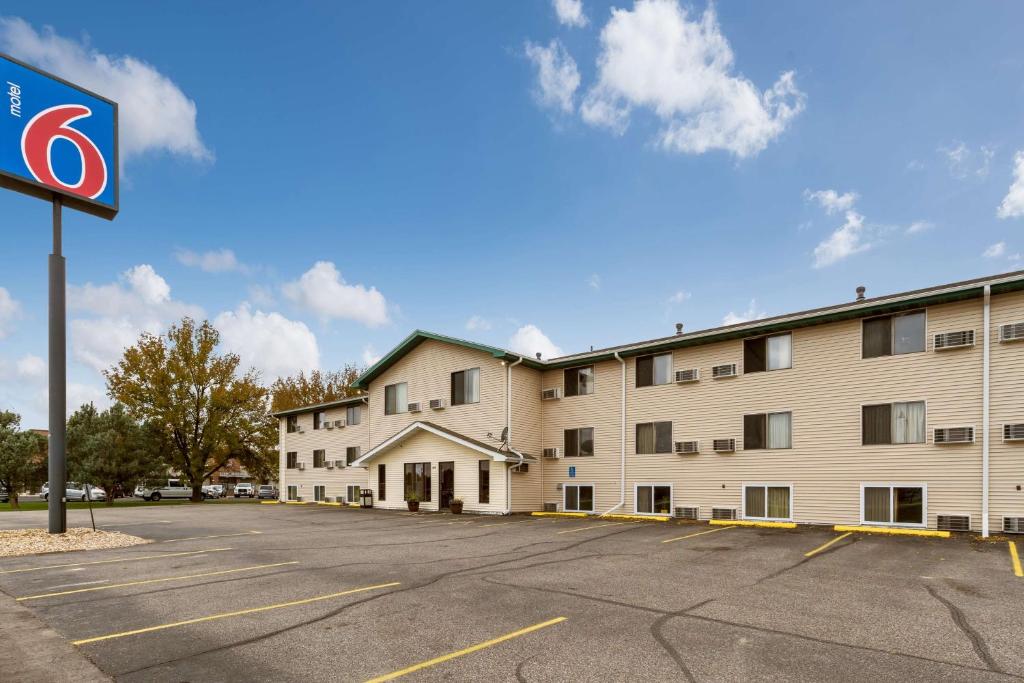 Motel 6-Albert Lea, MN photo 1
