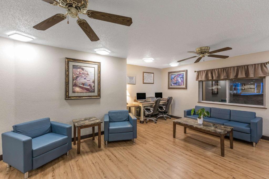 Baymont by Wyndham Fort Dodge photo 1
