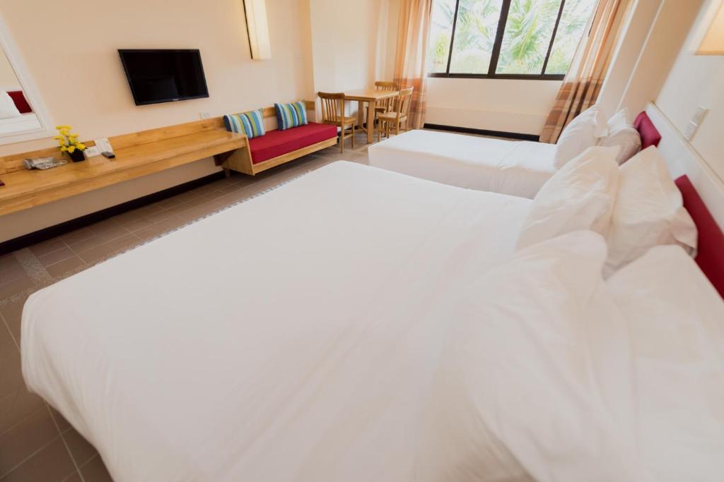 Rayong Resort Hotel photo 3