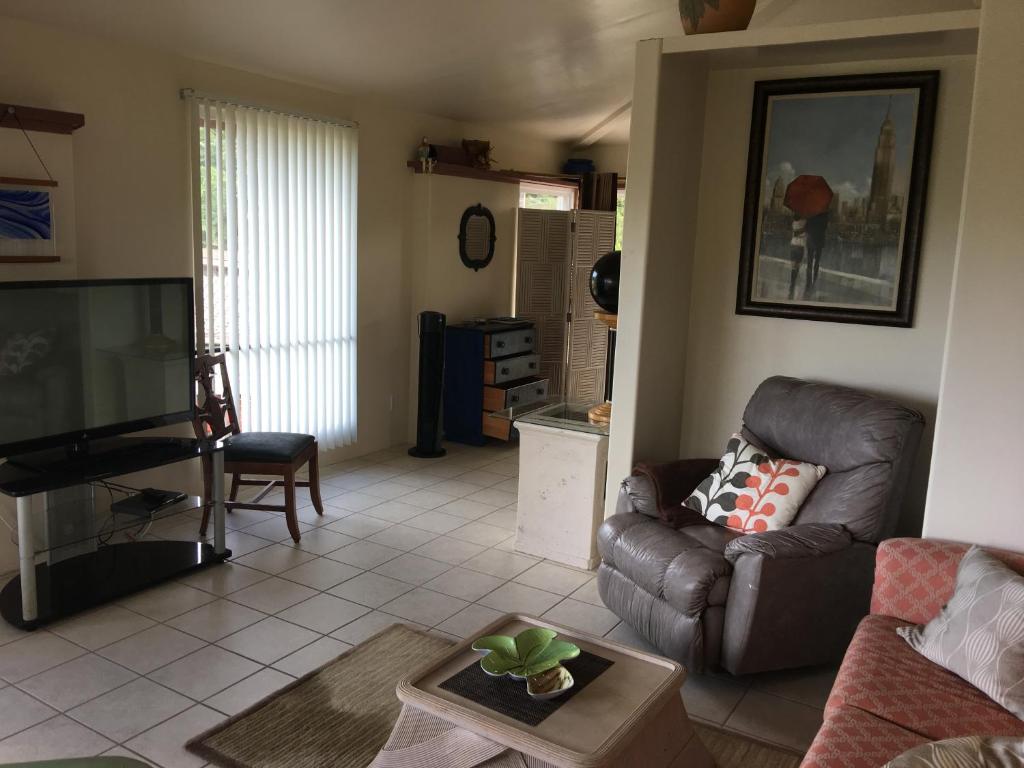 Mediteranean style Ohana Rental / Loft & Sundeck panoramic OCEAN VIEW image
