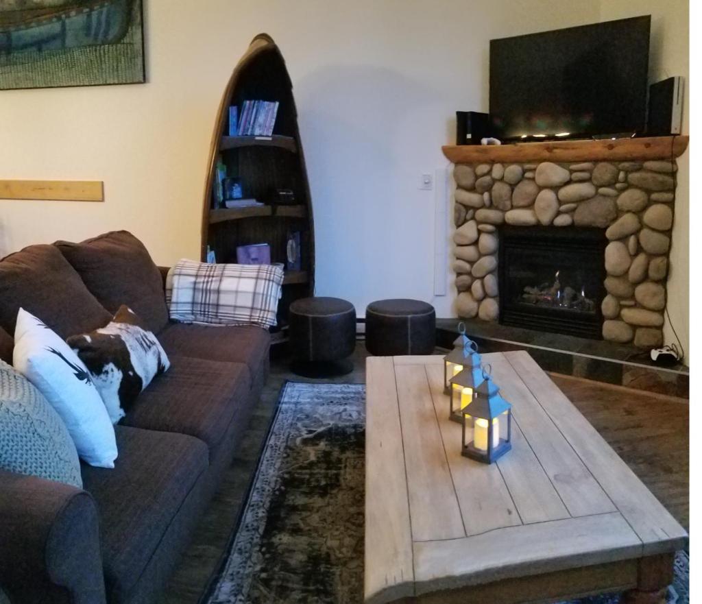 Downtown Loft, Mountain Views, Fireplace, Couple's Retreat, Walker's Paradise photo 4