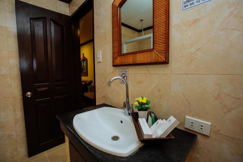 Двухместный (Номер Делюкс с видом на бассейн), Paradise Garden Resort Hotel & Convention Center