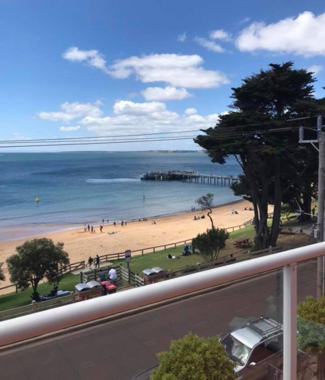 Cowes Beachfront Retreat photo 2