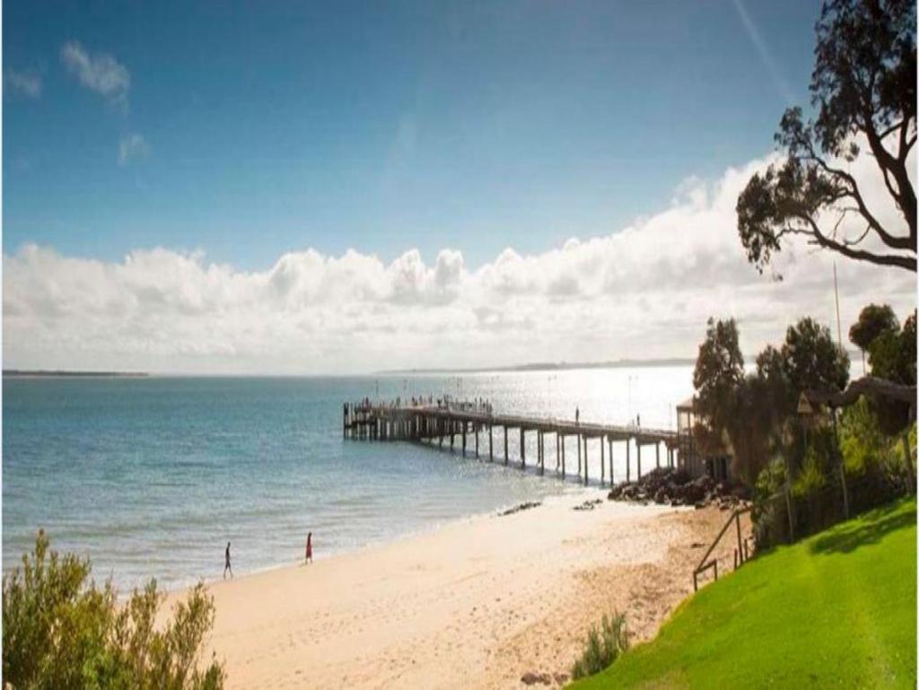 Cowes Beachfront Retreat photo 3