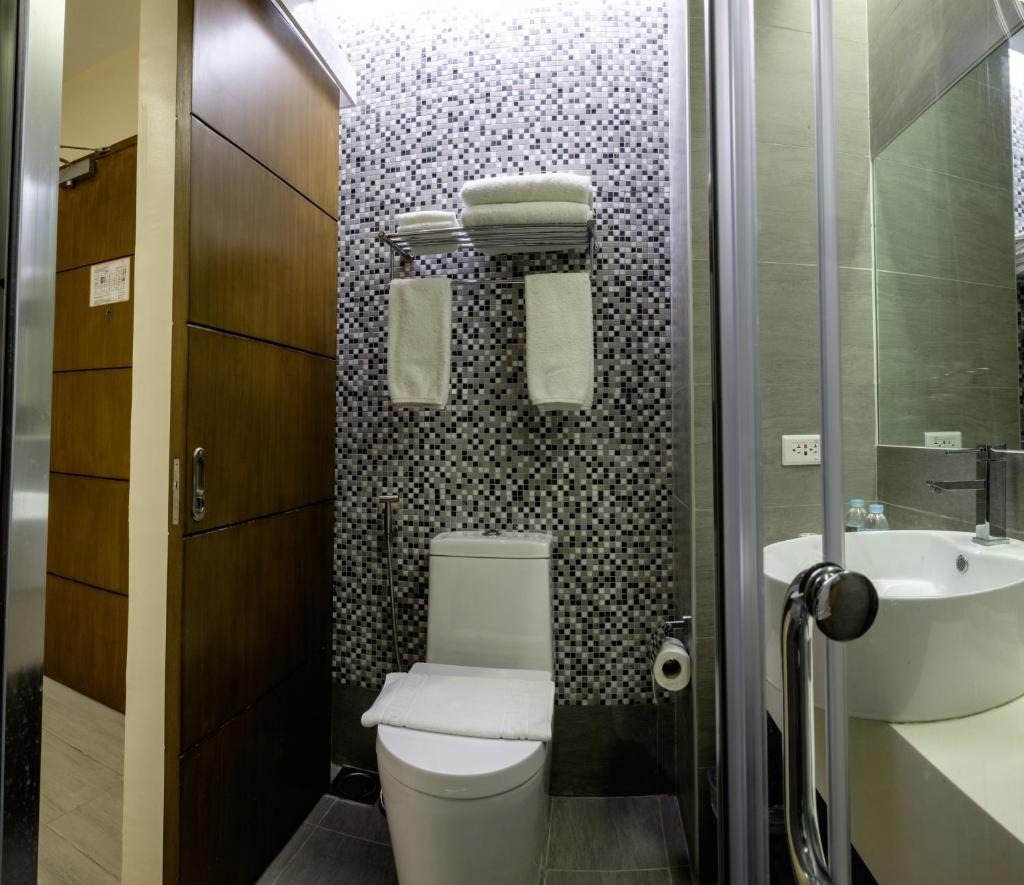 One Central Hotel & Suites photo 3
