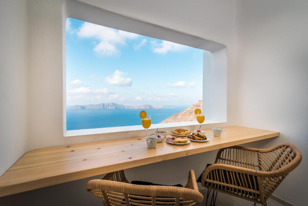 Aerino Villa Room Type - Deluxe Double Room with Balcony and Sea View