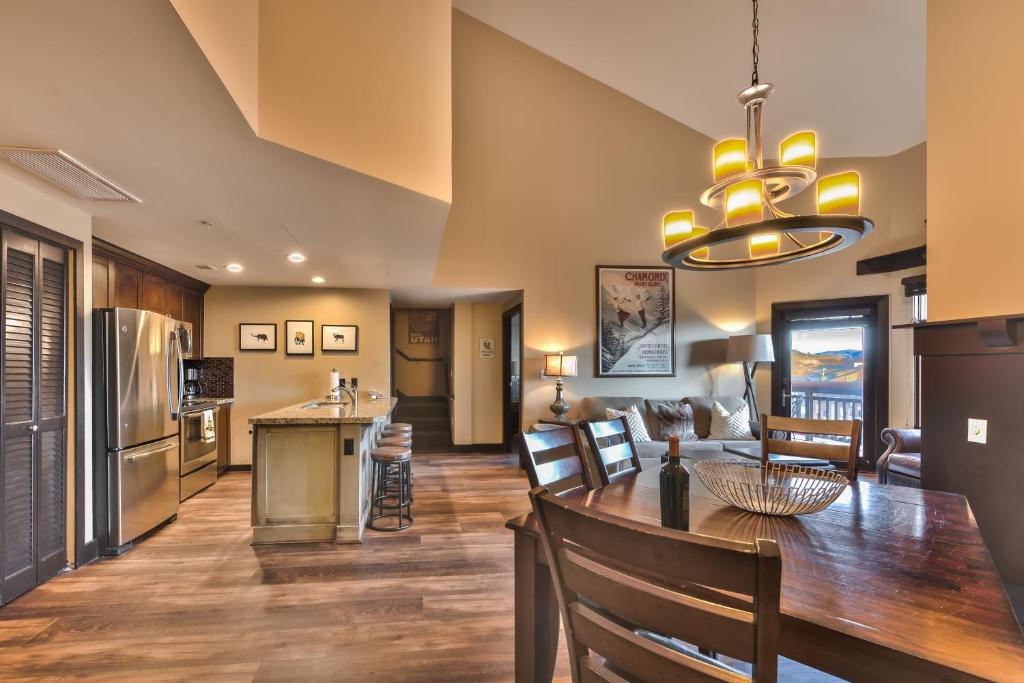 Sundial Lodge Larger Penthouse by Canyons Village Rentals image