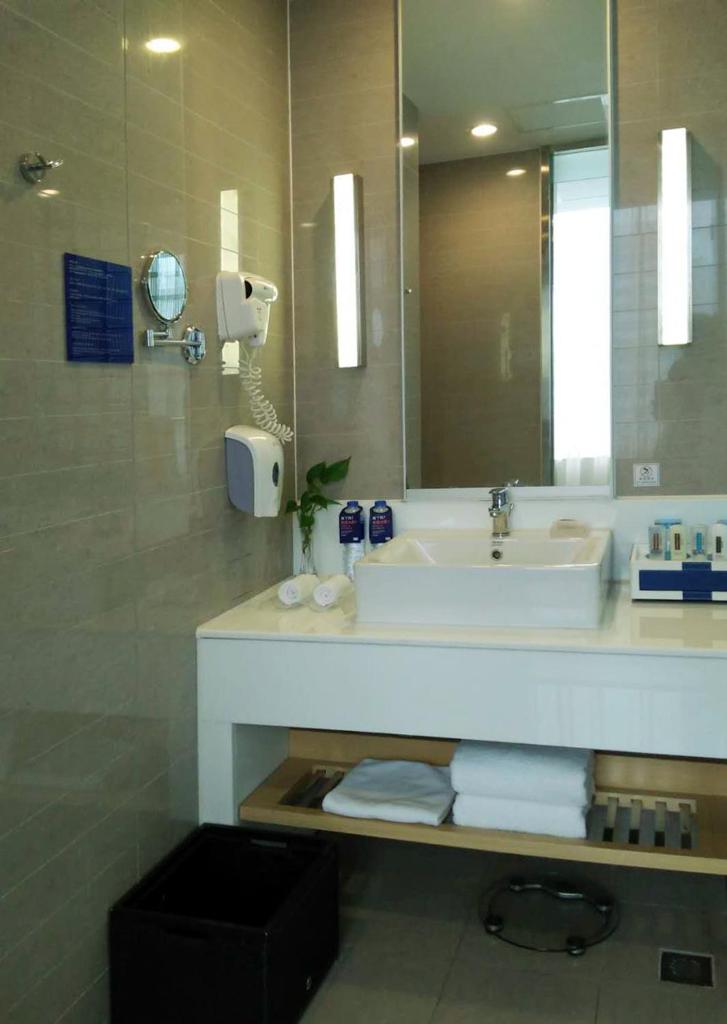 Двухместный (Двухместный номер с 1 кроватью и окном), Holiday Inn Express Luoyang City Center