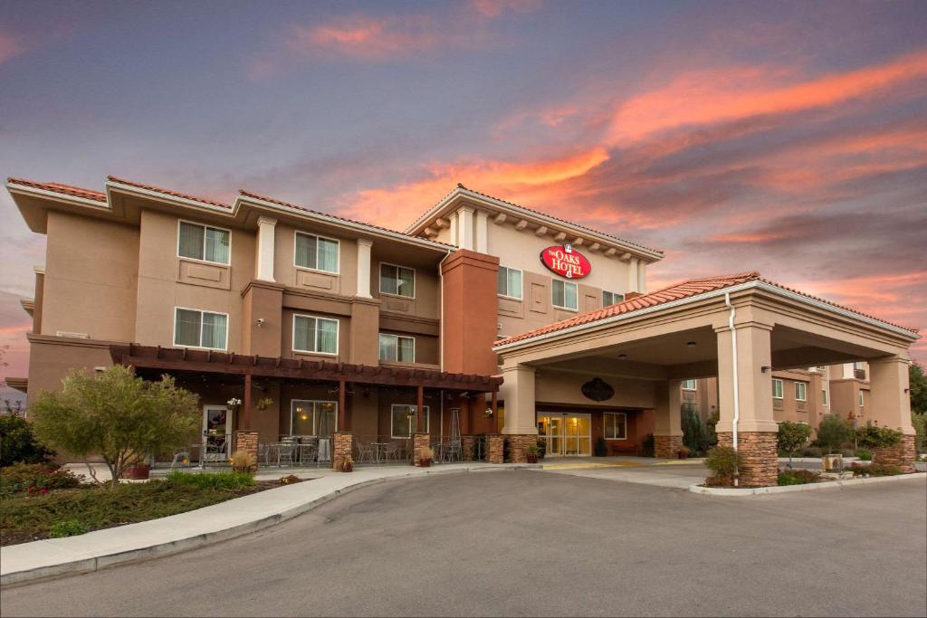 The Oaks Hotel & Suites photo 2