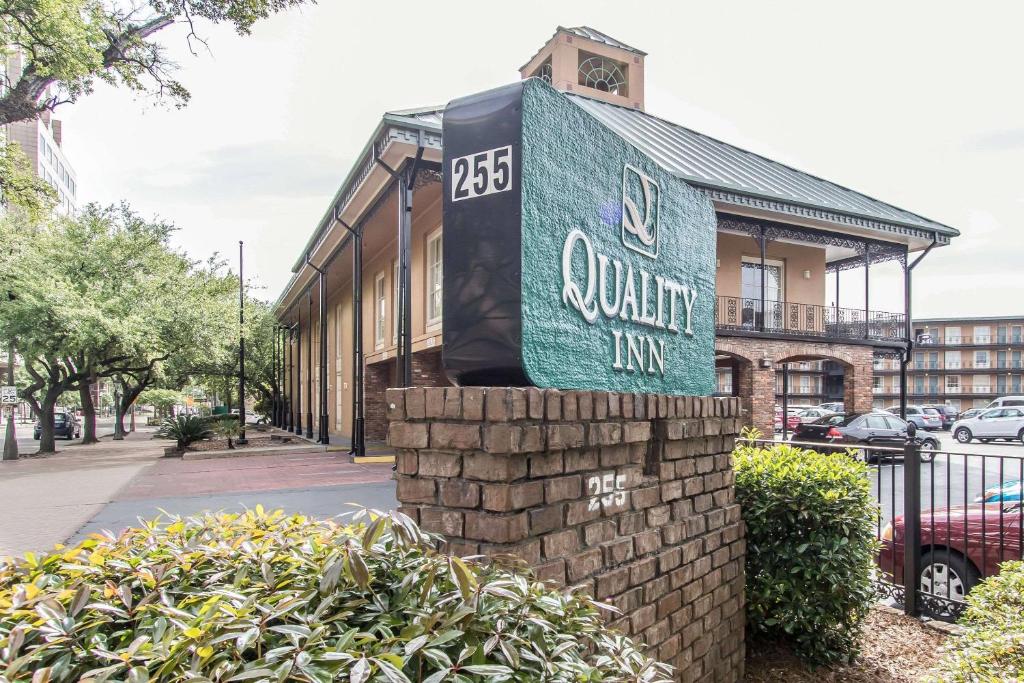 Quality Inn Downtown Historic District image