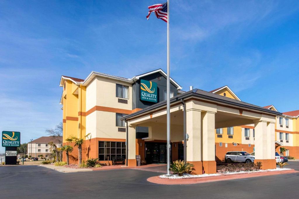 Quality Inn & Suites Montgomery East Carmichael Rd image