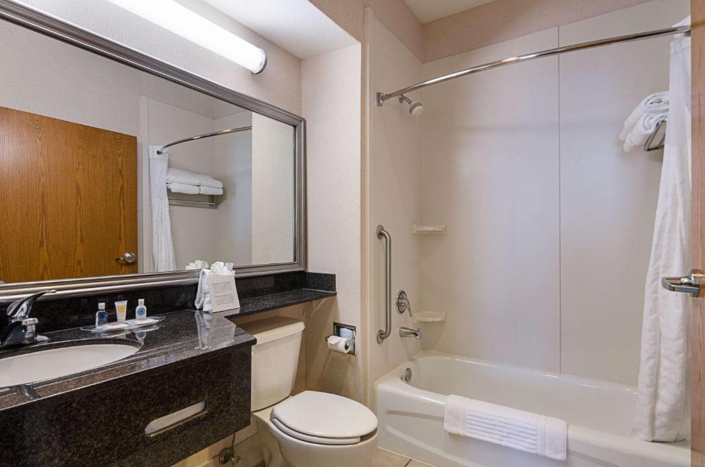 Quality Suites image