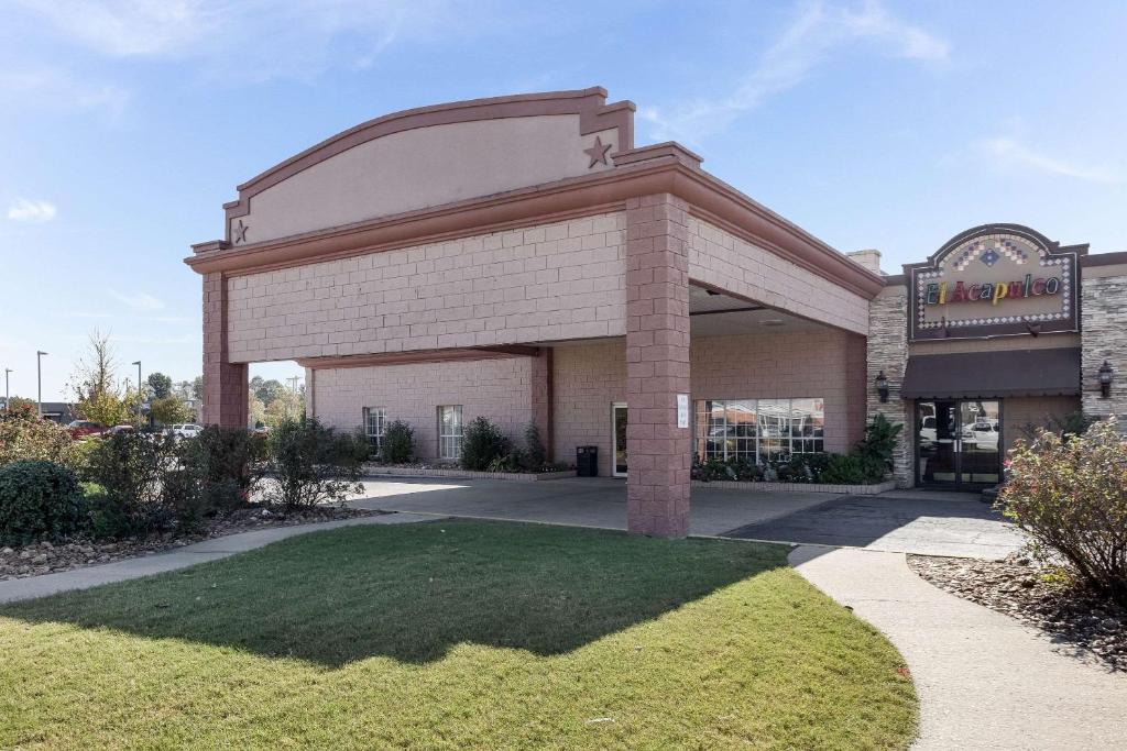 Quality Inn & Suites image