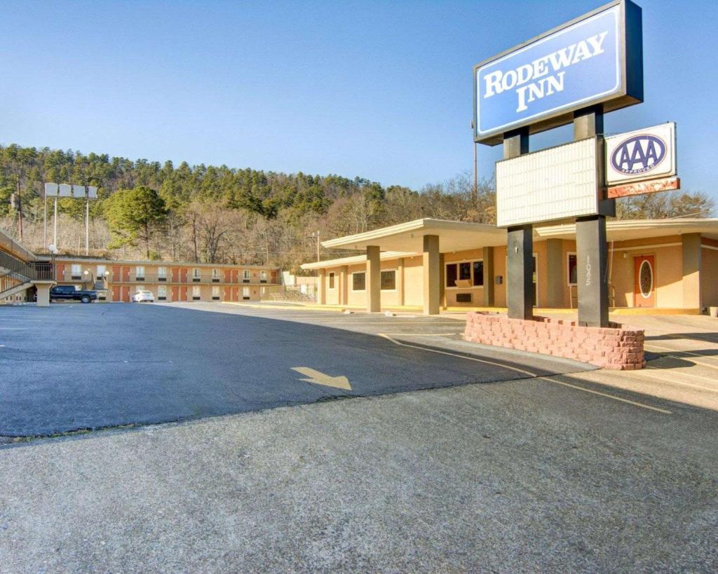 Rodeway Inn Hot Springs National Park Area image