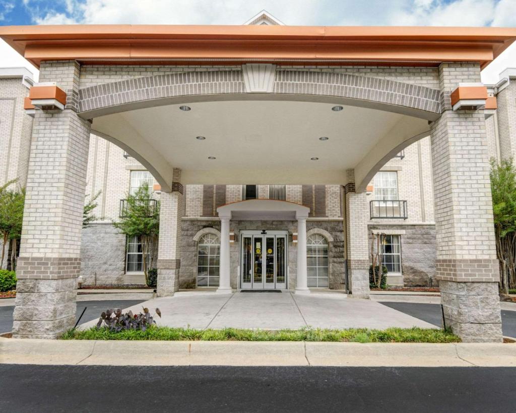 Quality Inn & Suites Little Rock West image