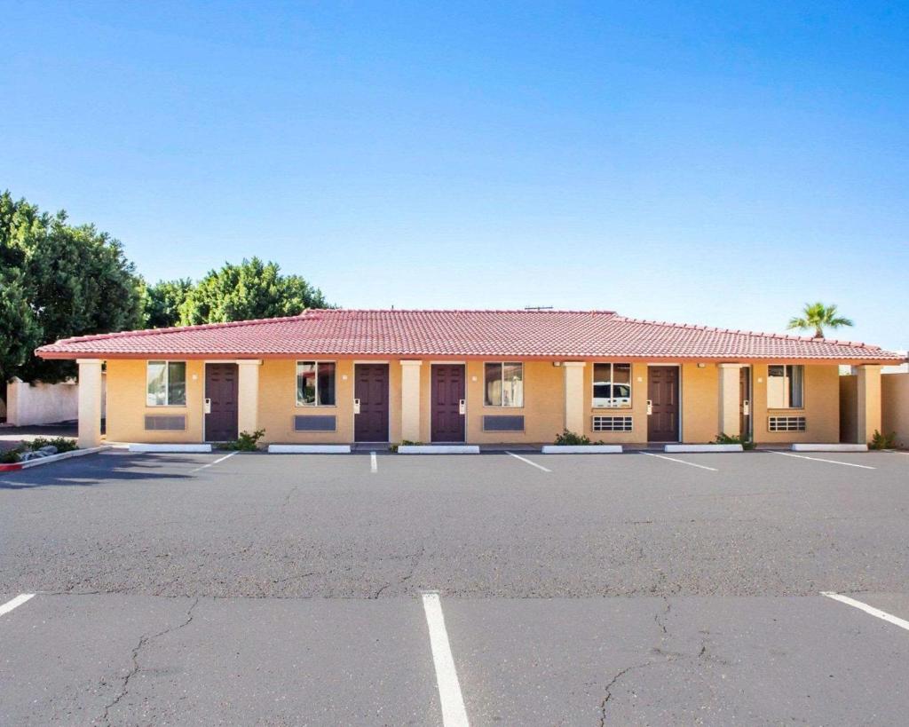 Rodeway Inn Old Town Scottsdale image
