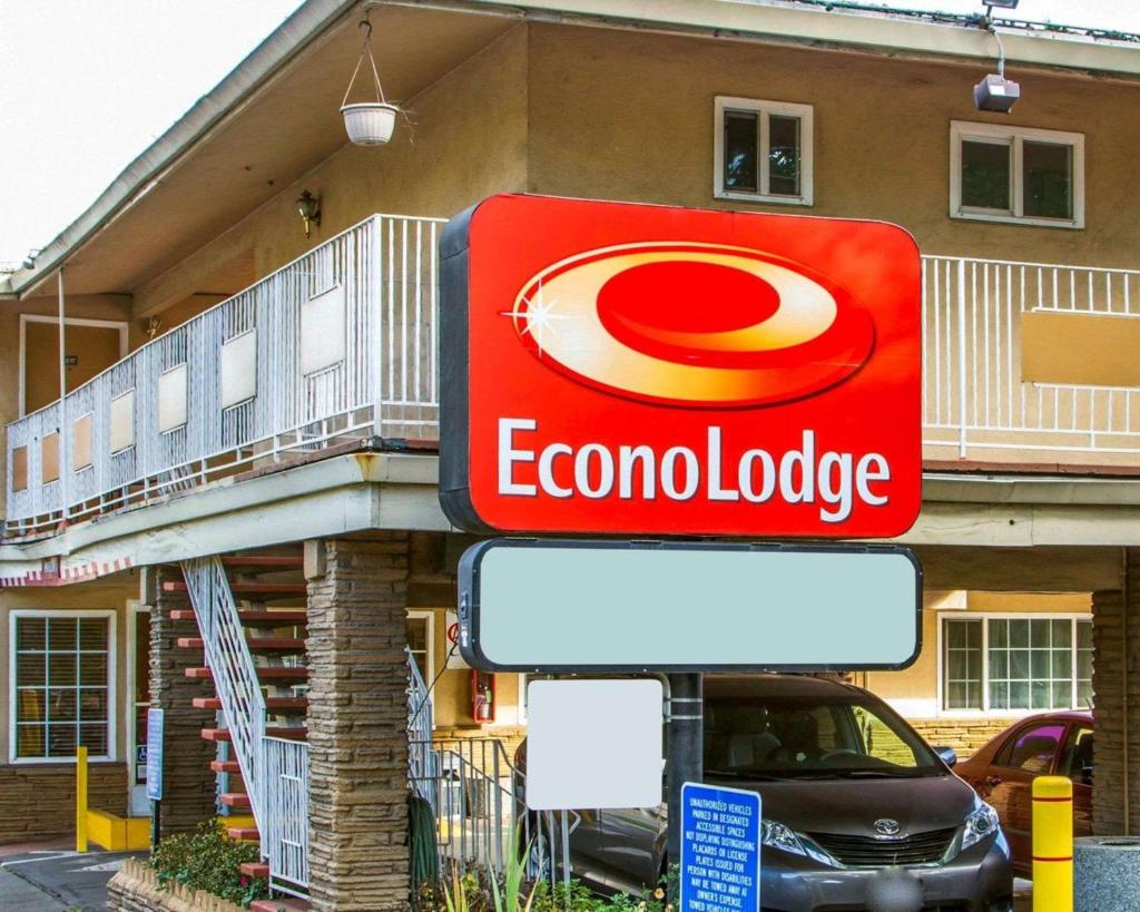 Econo Lodge Sacramento Convention Center image