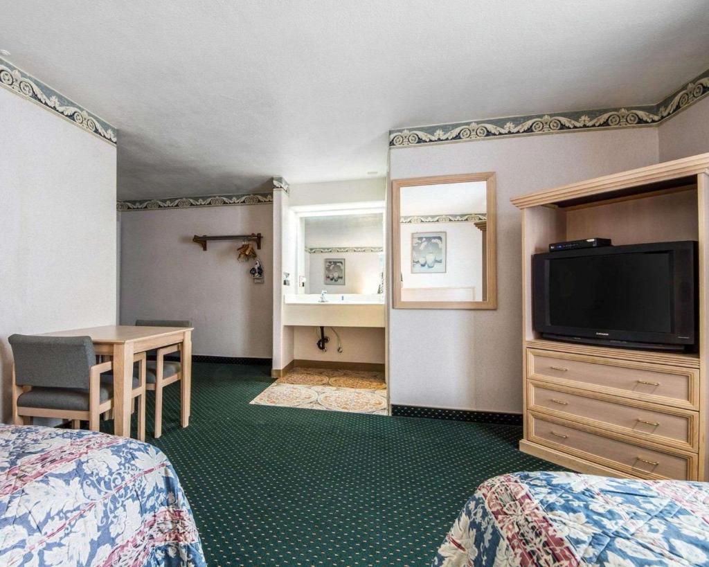 Rodeway Inn Monterey Near Fairgrounds photo 3