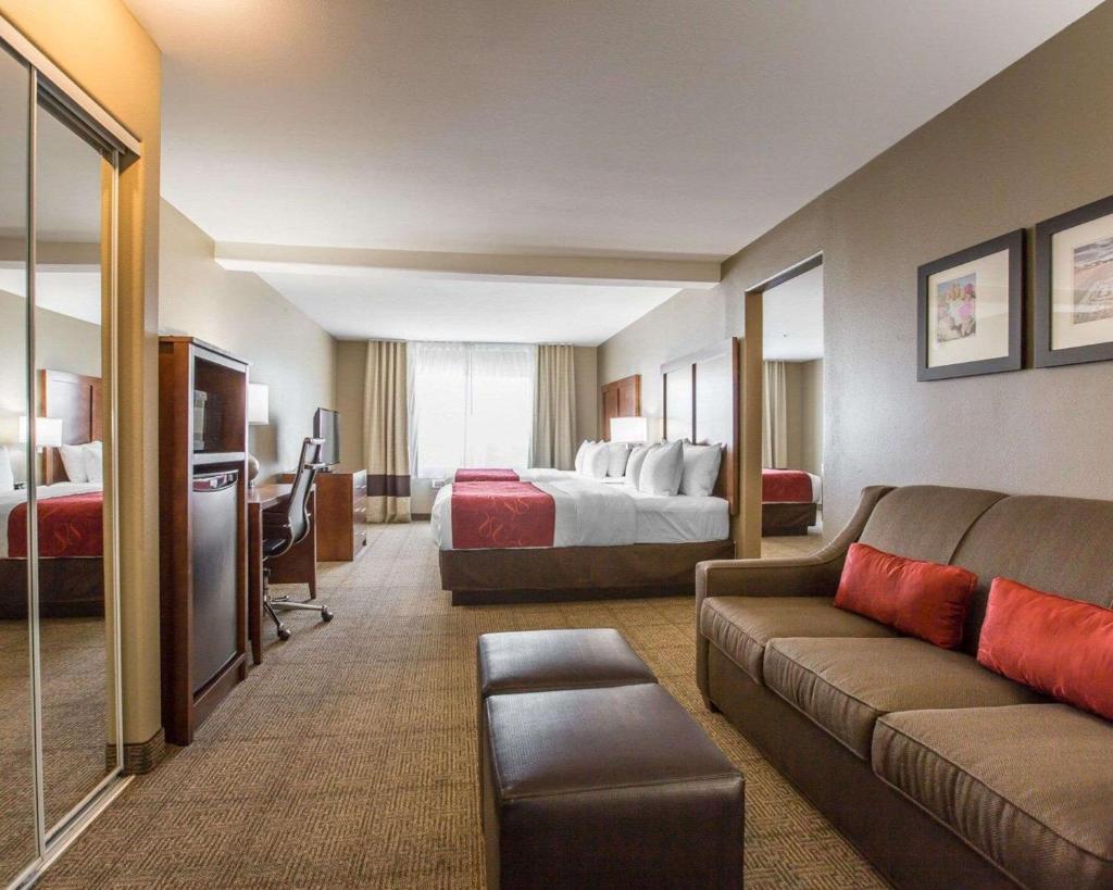 Comfort Suites Victorville-Hesperia image