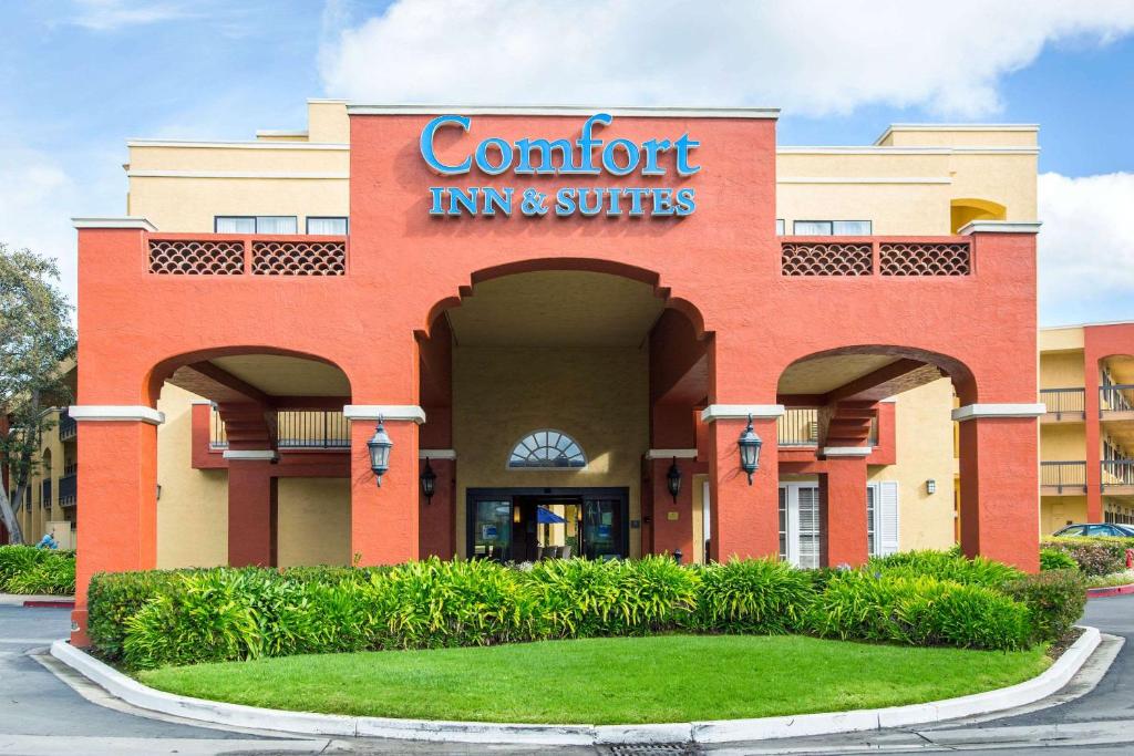 Comfort Inn and Suites San Francisco Airport North image